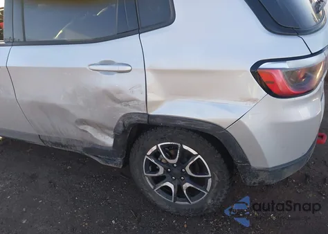 2024 Jeep Compass Trailhawk 4X4 z USA, uszkodzony, nr VIN 3C4NJDDN8RT149756